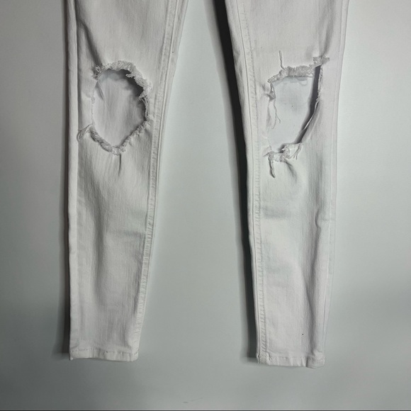 3) NWT Free People White Denim Busted Knee Distressed Skinny 9” Jeans Size 26 - Picture 7 of 15